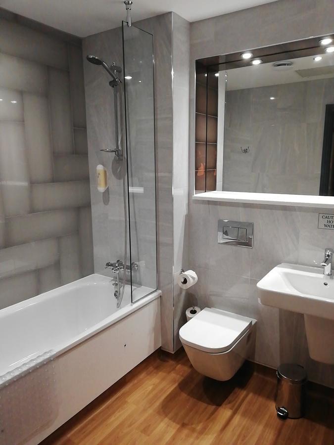 The Old Borough - Wetherspoon 4* Swords